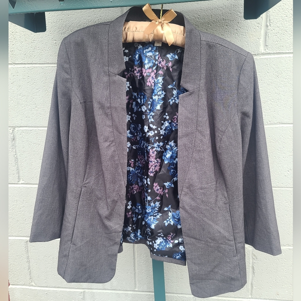 Medium Gray 3/4 Sleeve Lined Blazer
